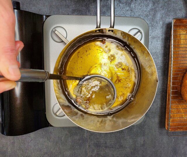 豆腐メンチカツ レシピ 揚げカスを取り除く