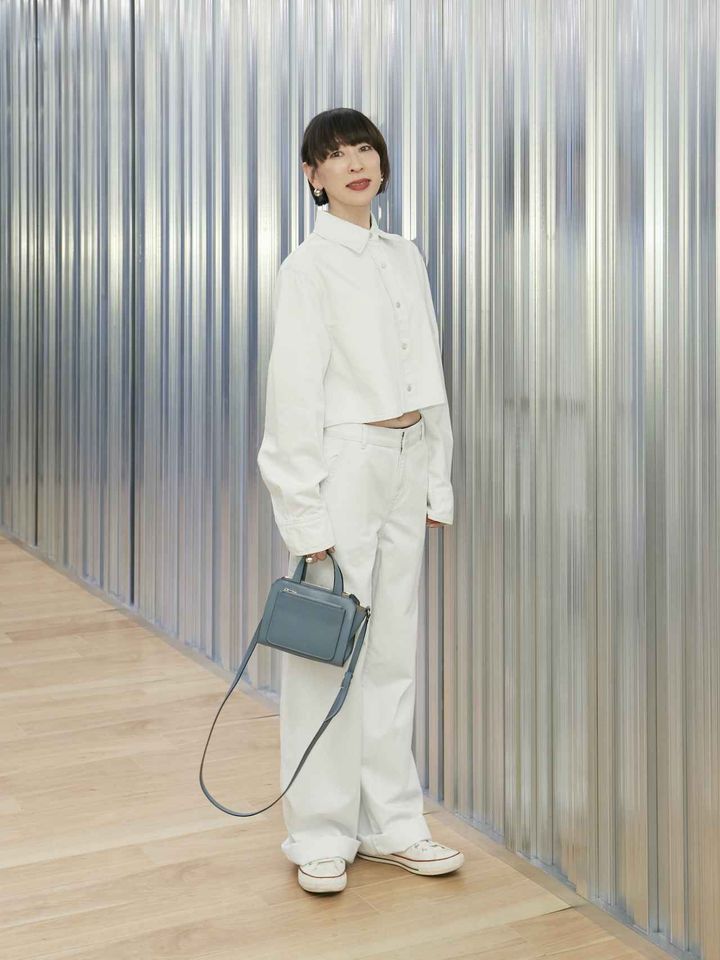 画像: トップス￥79,200、パンツ￥79,200ともに【ヴィンス】 その他／本人私物 出典：ftn