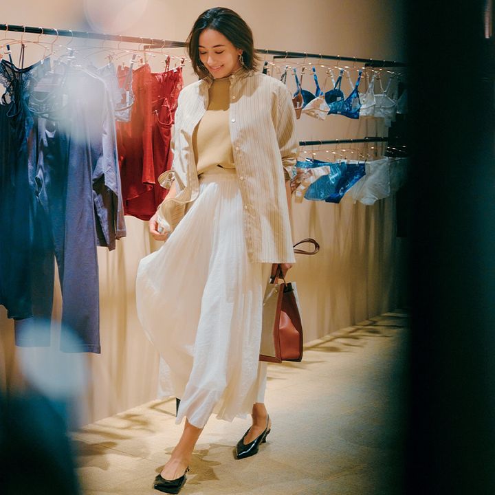 木佐貫まや,白スカートコーデ,シャツコーデ,ショッピング