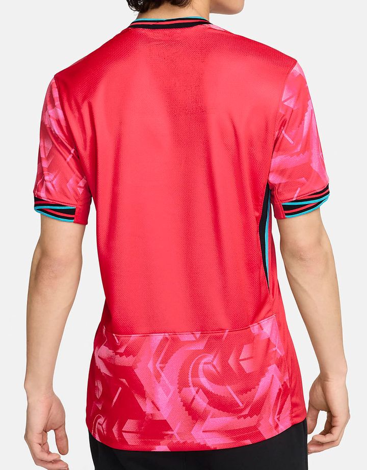 異彩放つ攻めのデザイン！？韓国代表が2024新ユニフォームを発表 「伝統的な建築と工芸品」に触発