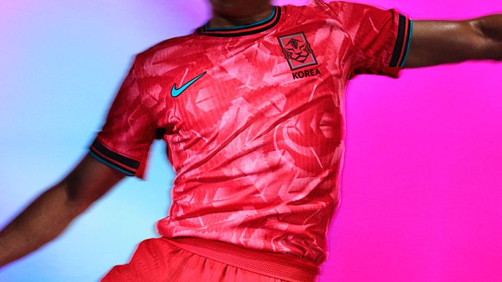 異彩放つ攻めのデザイン！？韓国代表が2024新ユニフォームを発表 「伝統的な建築と工芸品」に触発