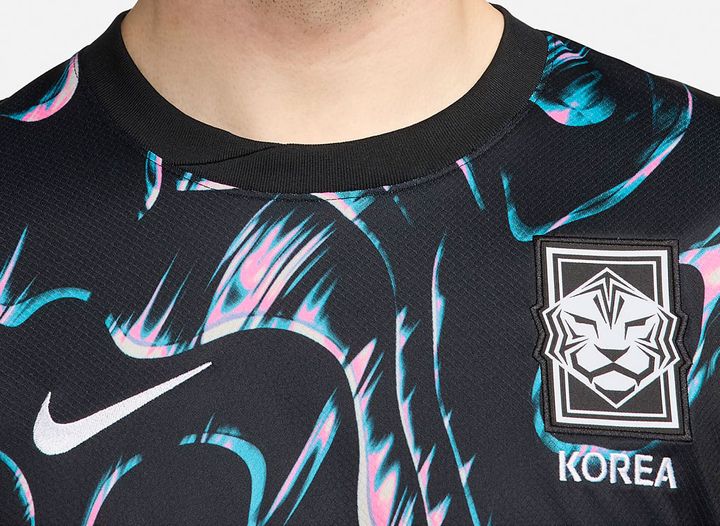 異彩放つ攻めのデザイン！？韓国代表が2024新ユニフォームを発表 「伝統的な建築と工芸品」に触発