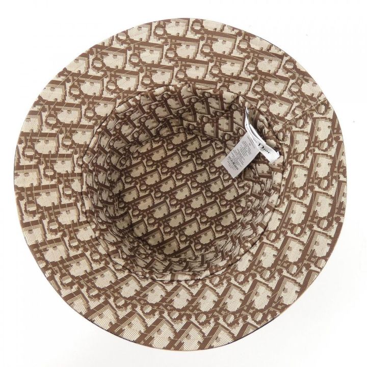 ディオールのバケットハット（裏面）