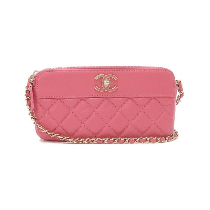 シャネルのチェーンショルダーバッグ