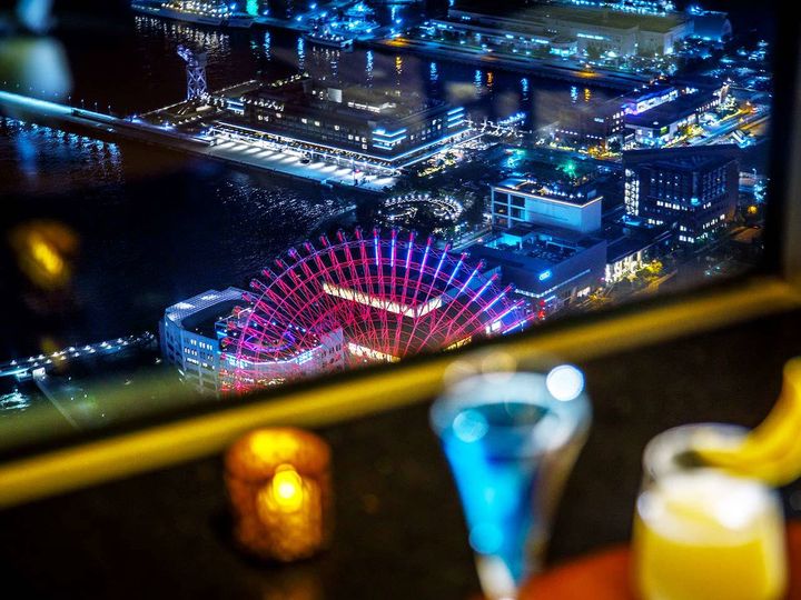 みなとみらい『スカイラウンジ「シリウス」』の客席からの景色