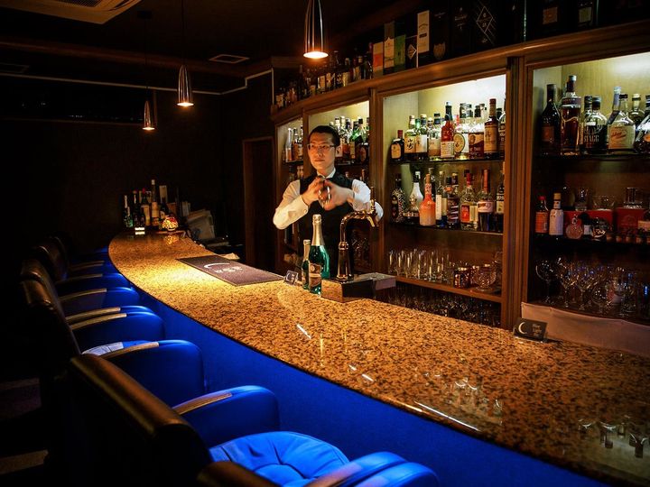 関内『Blue Light Bar』の内観