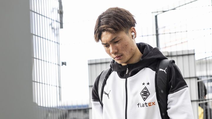 ボルシアMG福田師王、トレーニングマッチで2ゴールの爆発！豪快ヘッドとファーへの飛び込みで…「スタメンで使うべき」