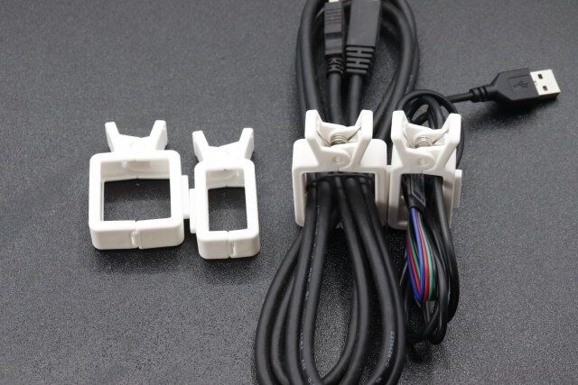 ワイドとスリムがあるダイソーのコードクリップ