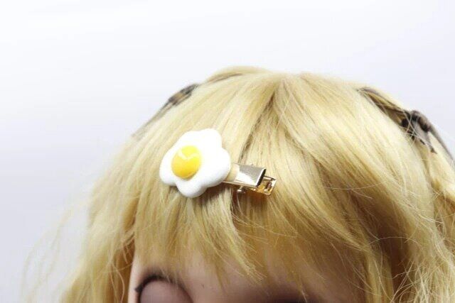 セリアのヘアクリップ タマゴ 2Pセットのサイズ感