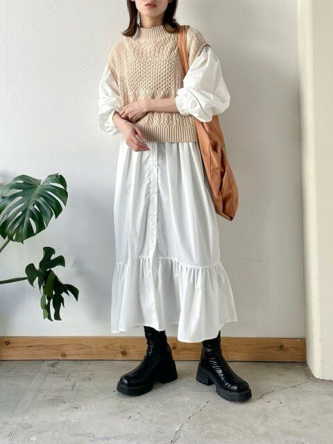 ベストでつくる春のレイヤードスタイル