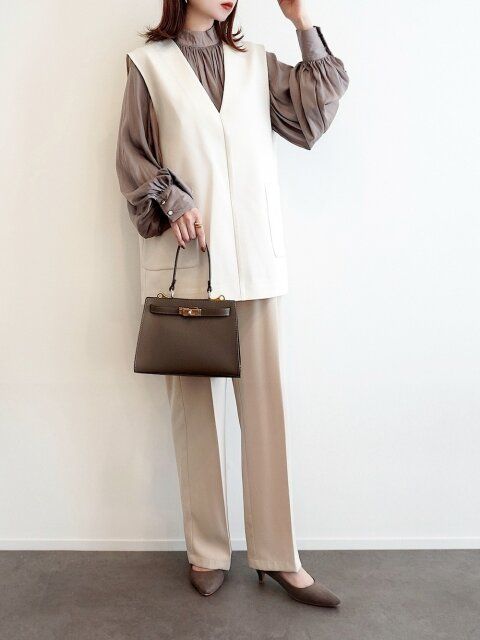 ベストでつくる春のレイヤードスタイル