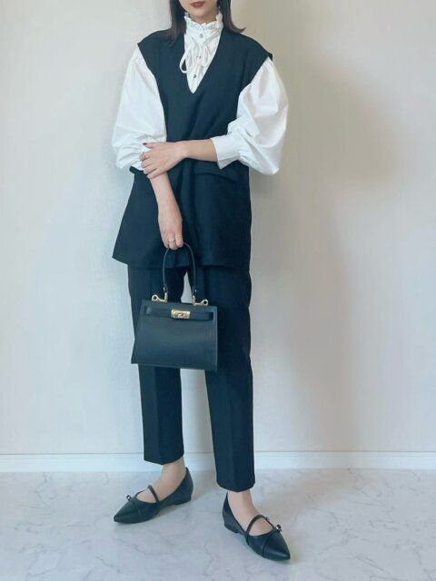 ベストでつくる春のレイヤードスタイル