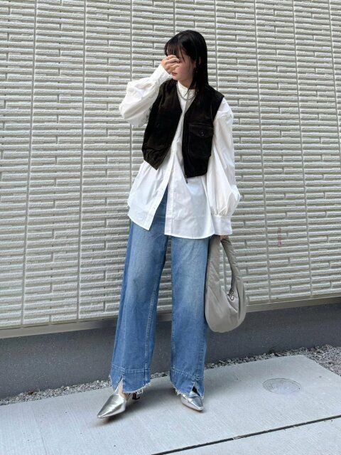 ベストでつくる春のレイヤードスタイル