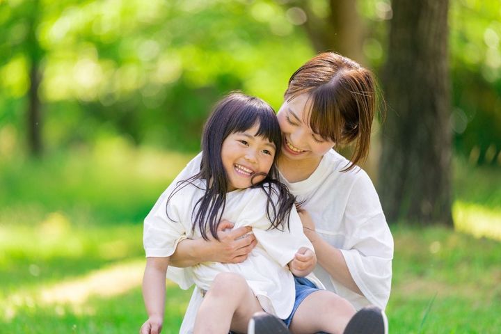 「褒めない」子育て、子どもの成長にどう影響？