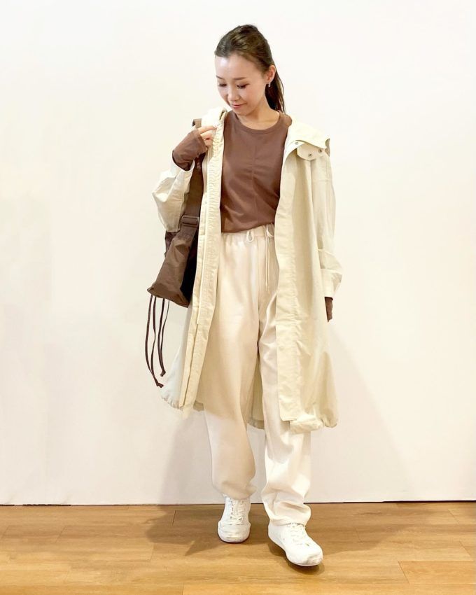 Uniqlo Uのナチュラルの「ユーティリティフーデッドコート」