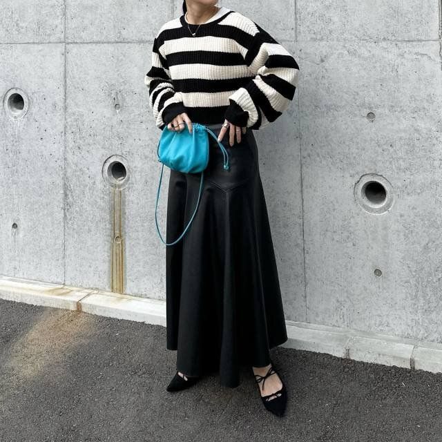 2024年春大人女子におすすめの黒スカートコーデ
