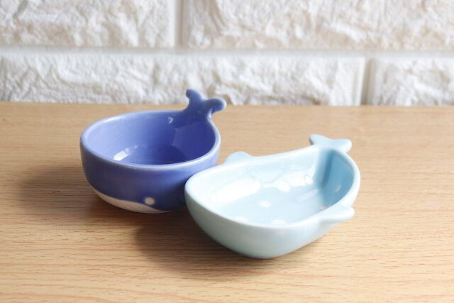 セリアのミニボウル クジラとミニプレート ジンベエザメのデザイン
