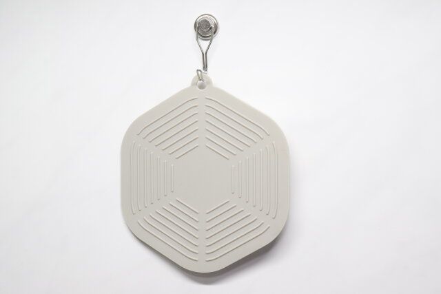 ダイソーのシンク用シリコーンキャップをフックに吊るす