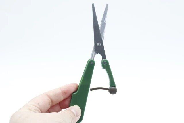 ダイソーのコンパクトな折りたたみハサミ（スマートタイプ、グリーン、ブルー）