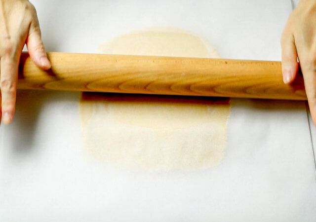 桜のいちごタルト レシピ タルト生地を伸ばす