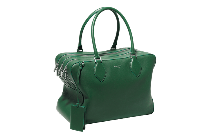 〈フェラガモ〉のバッグ