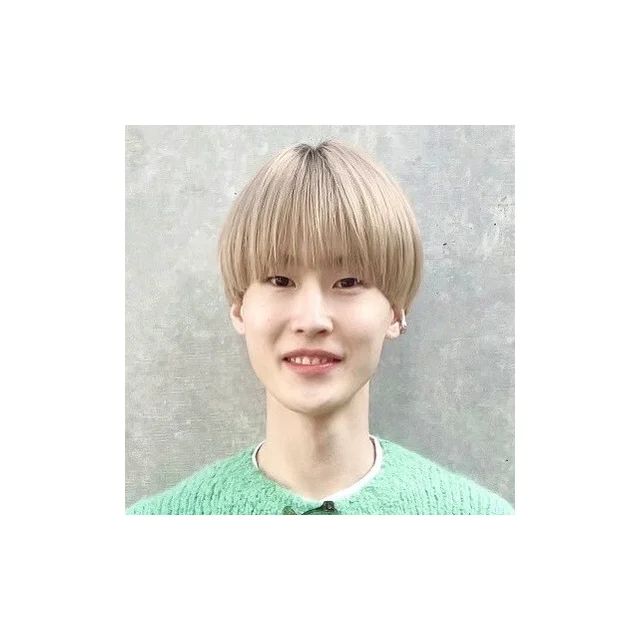 【好感度抜群の髪型】ダークトーンでも軽やか！ 小顔見えを叶えるグレージュ×レイヤーミディアム_4