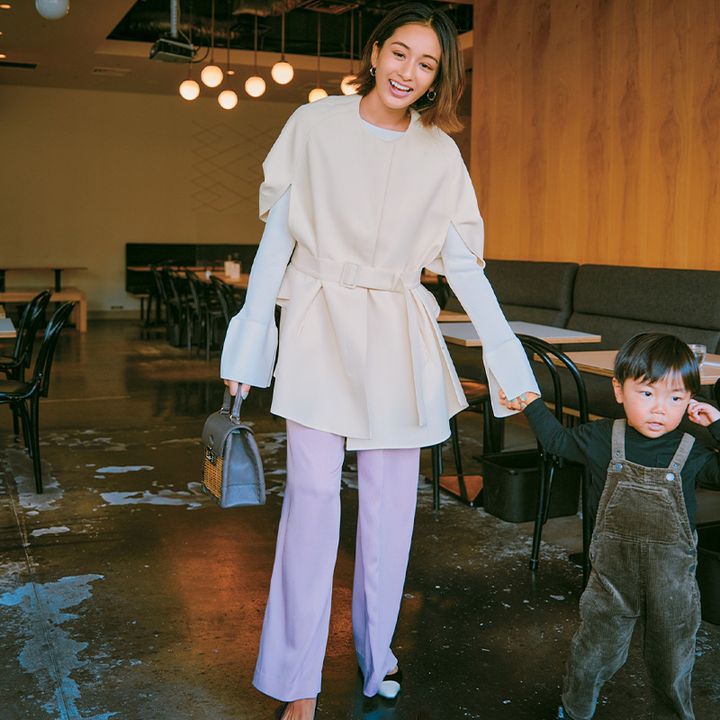 木佐貫まや,ケープコーデ,カラーパンツコーデ,子連れコーデ