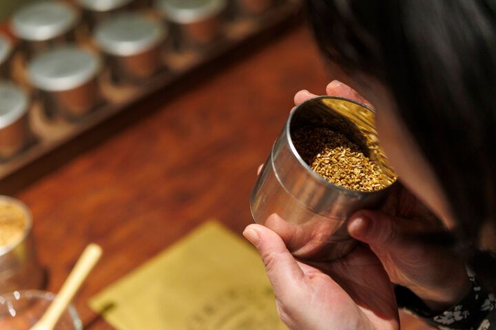 京都「薫玉堂 寺町店」の香袋調香体験で、奥ゆかしい香りの世界へ