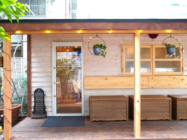 童話に出てきそうな静かなお庭で味わう生はちみつのクレープ♪横浜・元町「汐汲坂のクレープ屋さん」