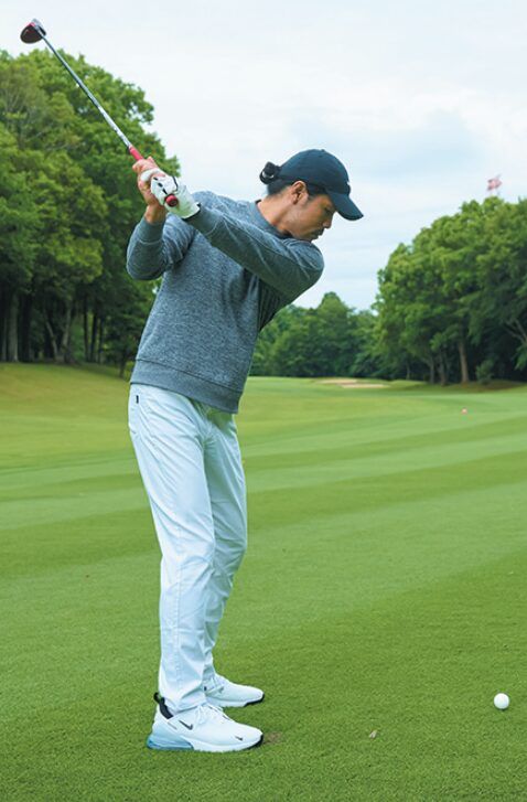 FWが簡単に打てるトップはどっち？「右ヒジ…」とゴルフコーチが解説