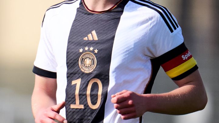 adidasからNIKEに鞍替えのドイツ代表、国内大炎上…政治家も痛烈批判「理解できない」「商業が伝統を破壊」