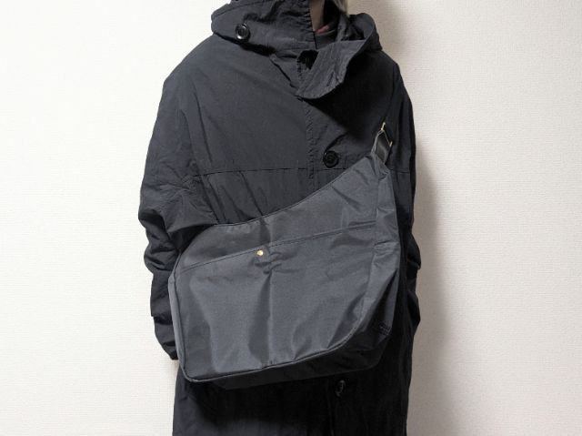 バッグを斜めがけにしたところ