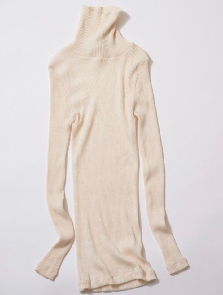 インティミッシミのシルク＆ウールの薄手タートルネック