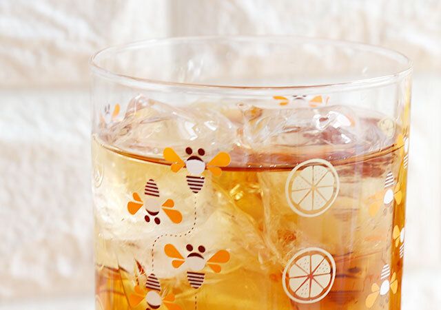 ドリンクを注いだダイソーの懐かしのソーダグラス