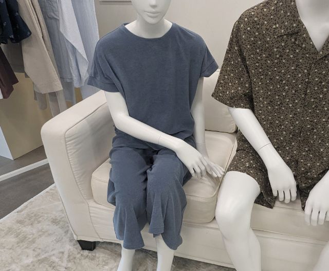 ソフトパイルラウンジセット(半袖&七分丈パンツ)を着用したマネキン