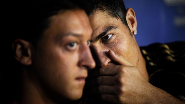 引退エジルが衝撃のガチムチにイメチェン！筋肉王ロナウドも「兄弟、悪くないね」