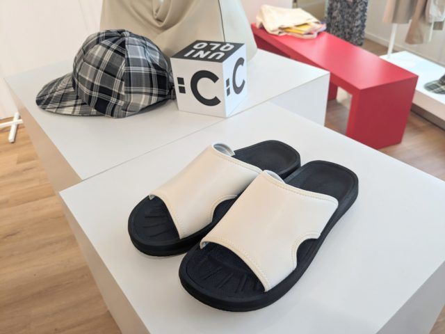 UNIQLO C「サンダル白」