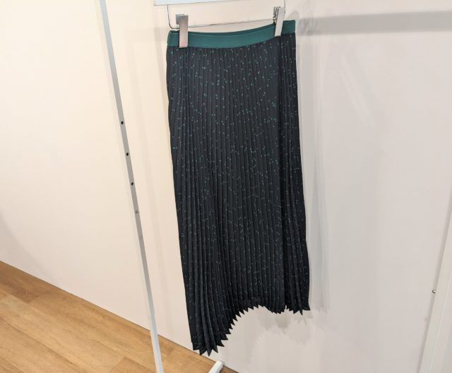 UNIQLO C「プリーツ黒」