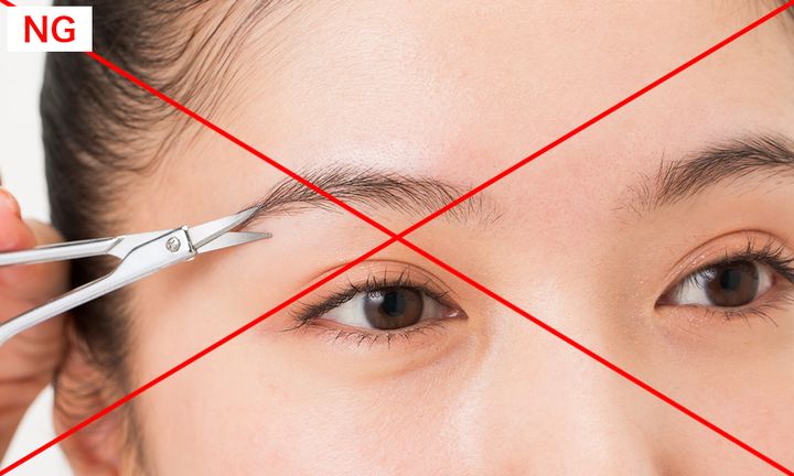 すっぴん状態で眉をカットするのはNG