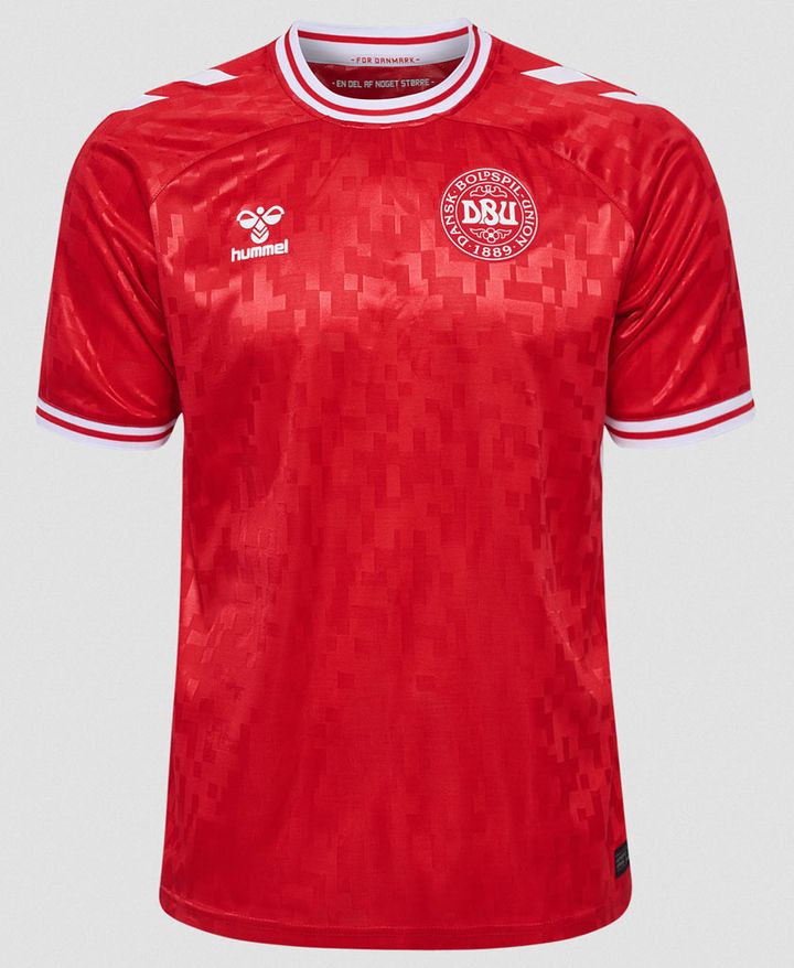 デンマーク代表、EURO2024に向けた新ユニフォーム発表！ゲーム「テトリス」のようなユニークデザイン