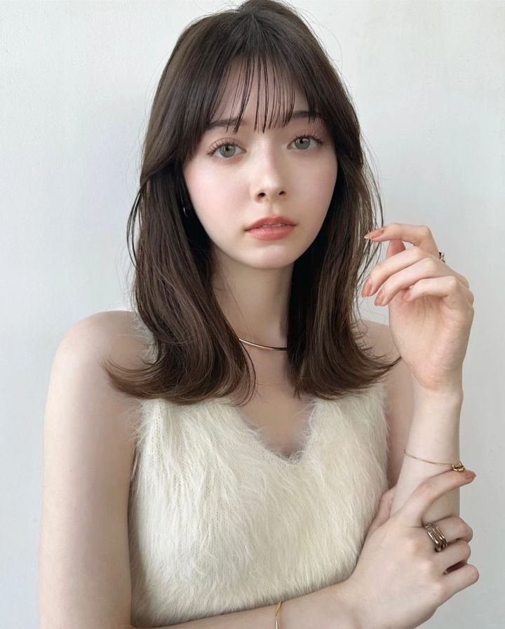 ミディアム ヘア 髪型 ヘアスタイル 前髪あり