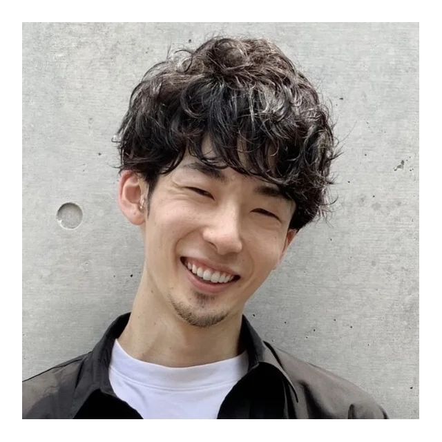 【春の最新ミディアム】上品さと軽さを両方楽しめる、外ハネレイヤーミディアム_4