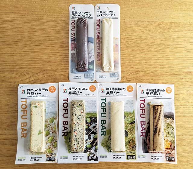 セブンイレブンの豆腐バー6種がテーブルに並べられている様子