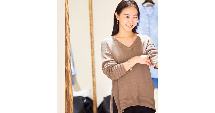 ニットコーデ、Vネックニット