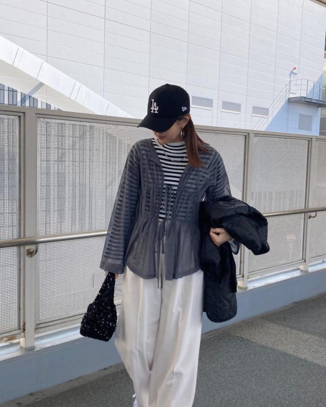 ニューエラ「キャップコーデの女性1」
