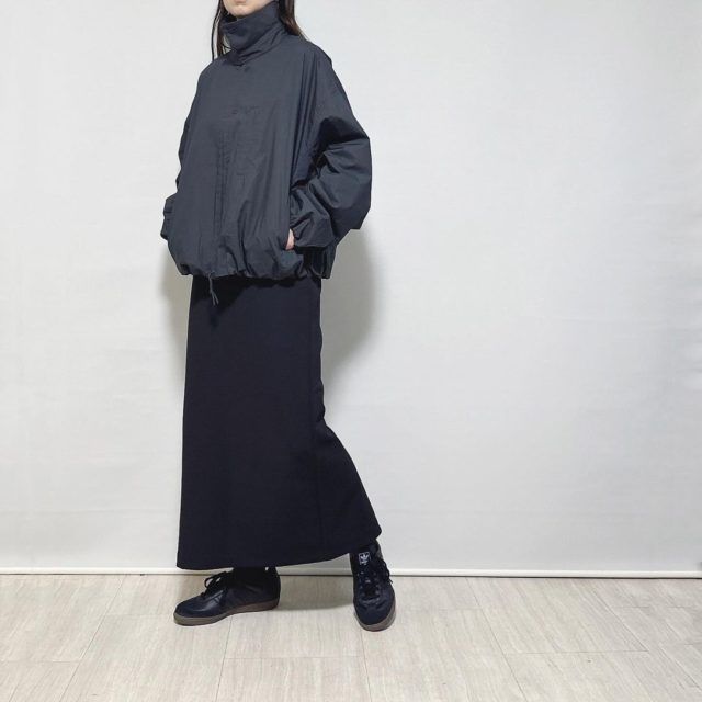 UNIQLO「ボリュームブルゾンコーデの女性1」