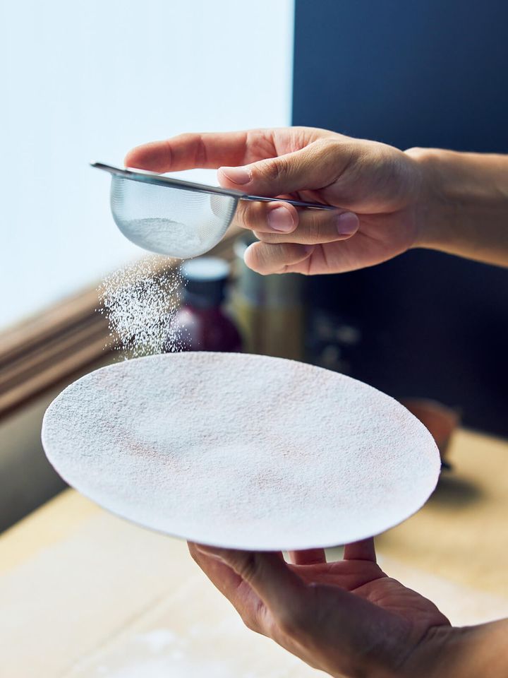 器作家・広瀬陽の作品づくりの様子