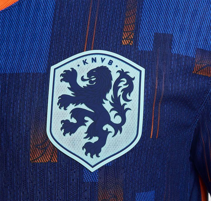 オランダ代表、EURO2024で着用する新ユニフォームを発表！アウェイは「ドレス色」のアート風デザイン