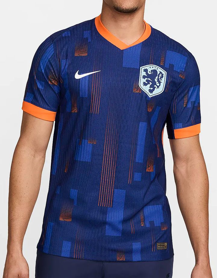 オランダ代表、EURO2024で着用する新ユニフォームを発表！アウェイは「ドレス色」のアート風デザイン