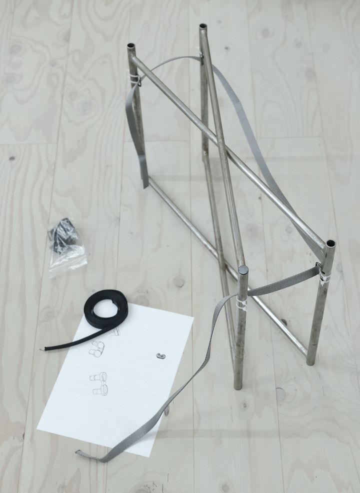 パイプを金属ネジとロープで繋げたプロトタイプ